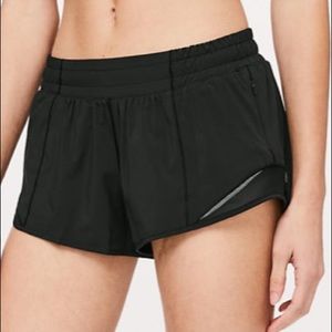 Lululemon HOTTY HOT SHORT II 2.5”